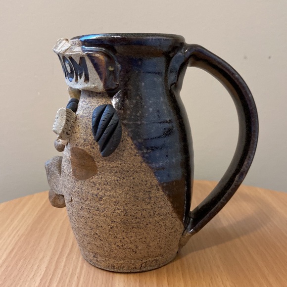 Signed Funny Face pottery “Mom” mug. - Picture 2 of 9